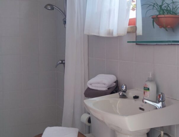 Ta' Guze Farmhouse Bathroom 2