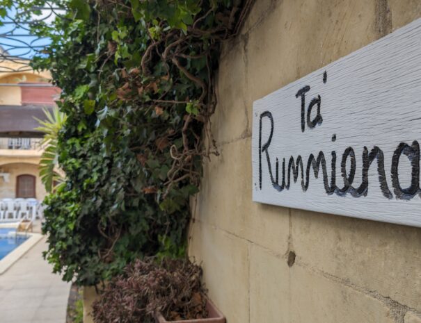 Rummiena Farmhouse Sign