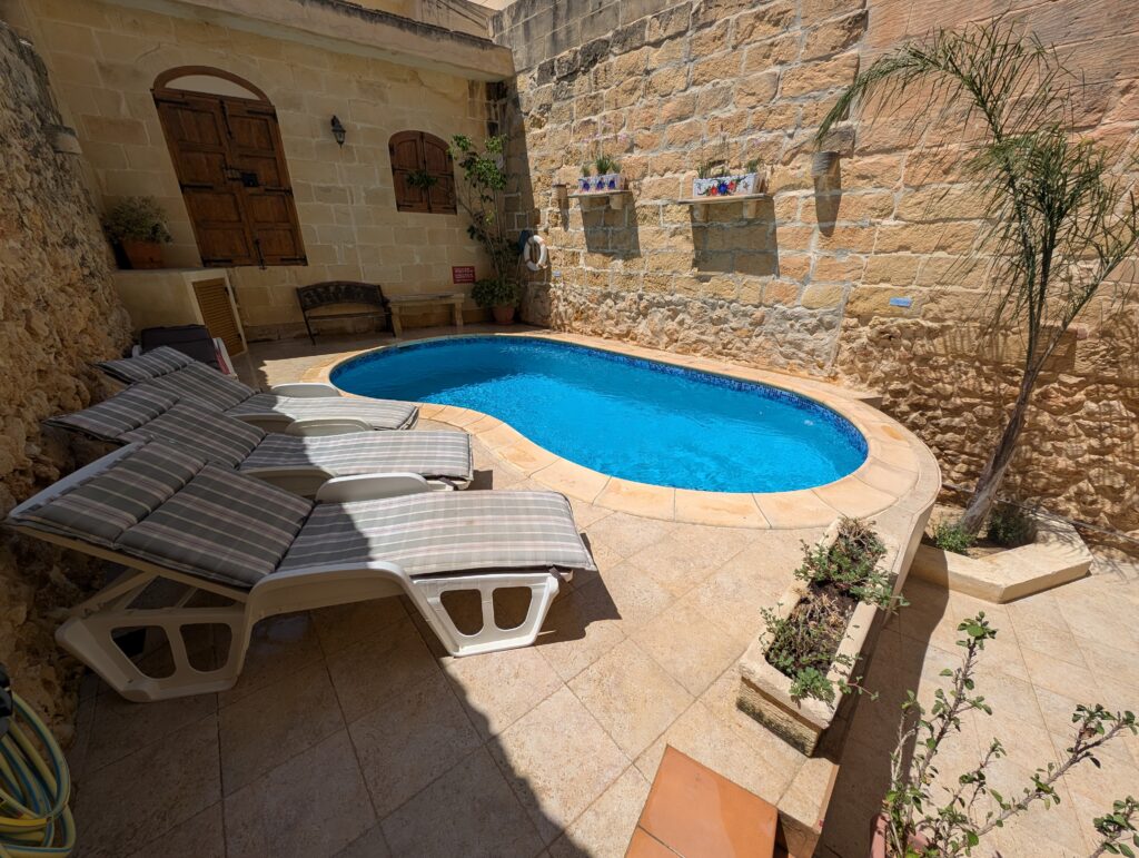 Dratta_Pool_Area_1