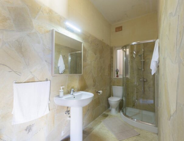 Lighthouse Villa Ensuite Bathroom