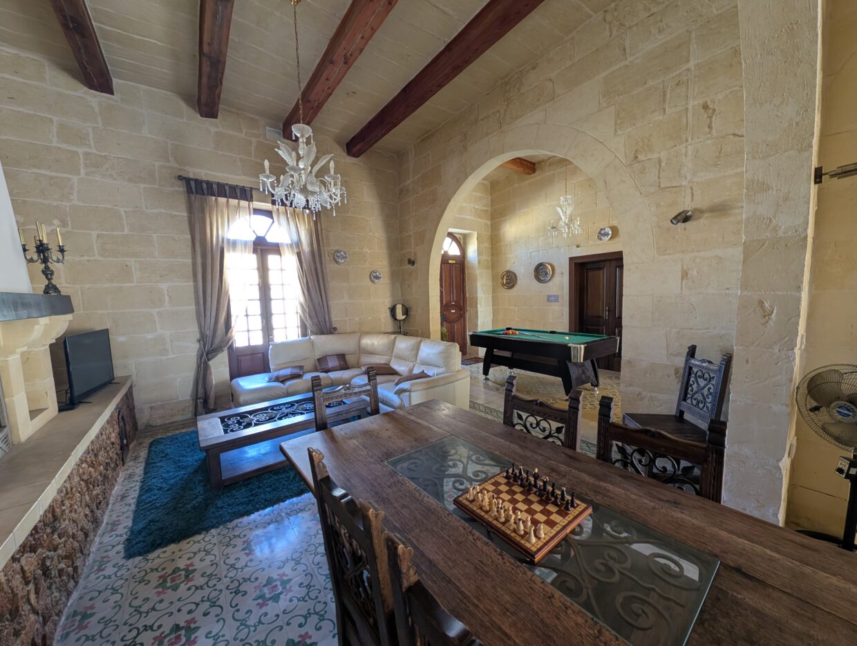Warda Pool Table